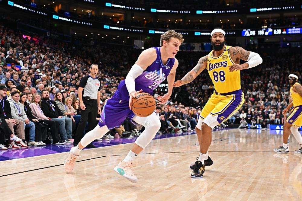 西甲：主场大胜 赫罗纳队3-0巴拉多利德队.